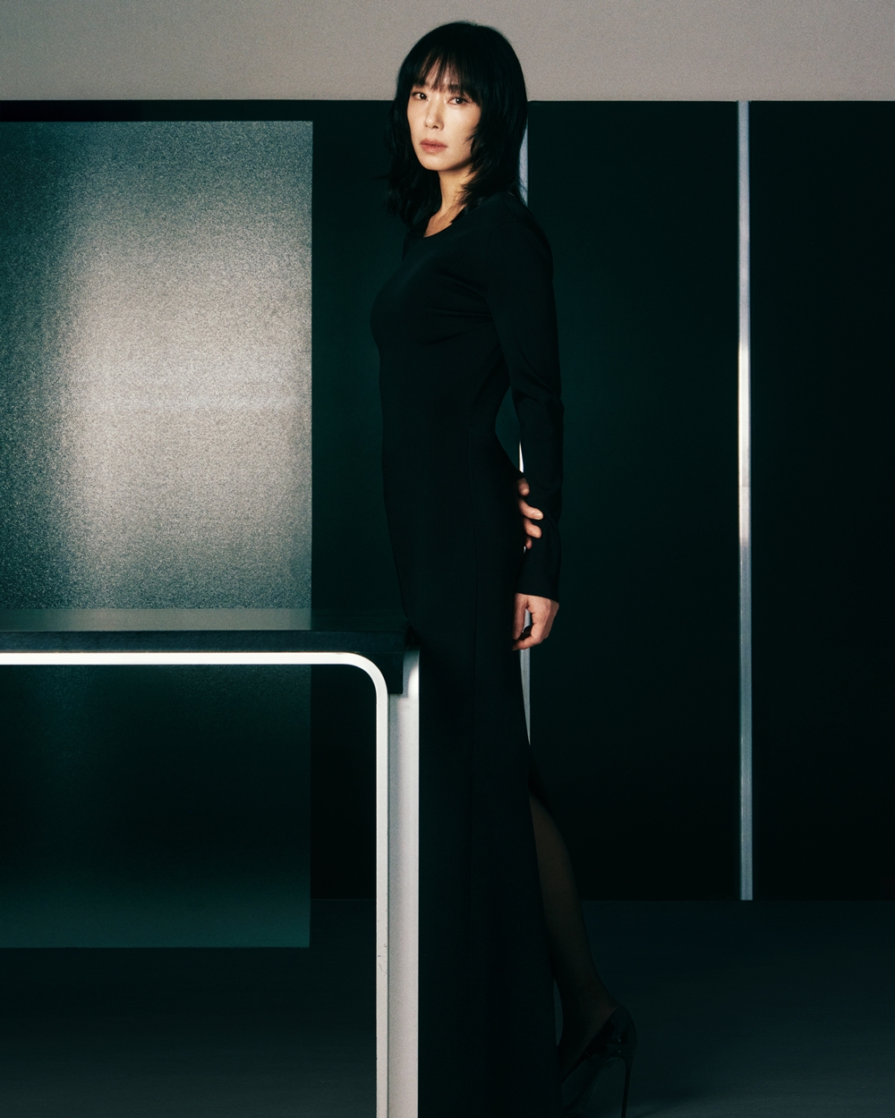 노란 수영복에 섹시한 몸매 어필하는 존예 처자