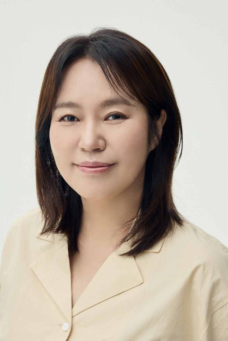 노란 수영복에 섹시한 몸매 어필하는 존예 처자