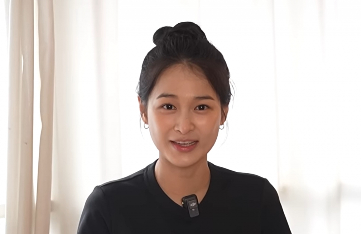 노란 수영복에 섹시한 몸매 어필하는 존예 처자