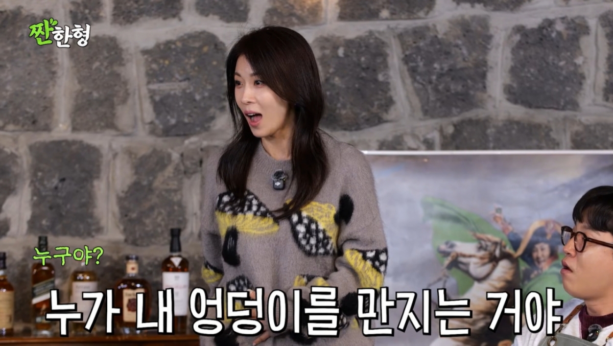 노란 수영복에 섹시한 몸매 어필하는 존예 처자