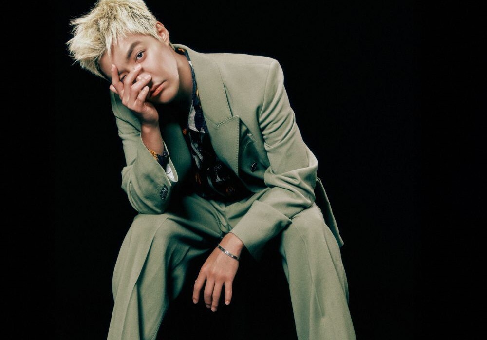 노란 수영복에 섹시한 몸매 어필하는 존예 처자