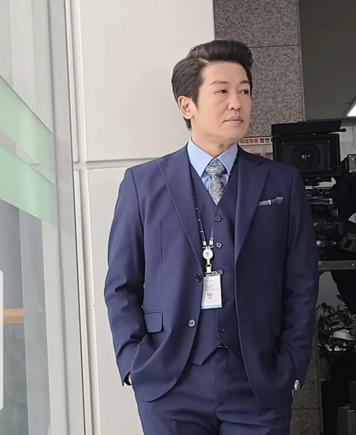 노란 수영복에 섹시한 몸매 어필하는 존예 처자