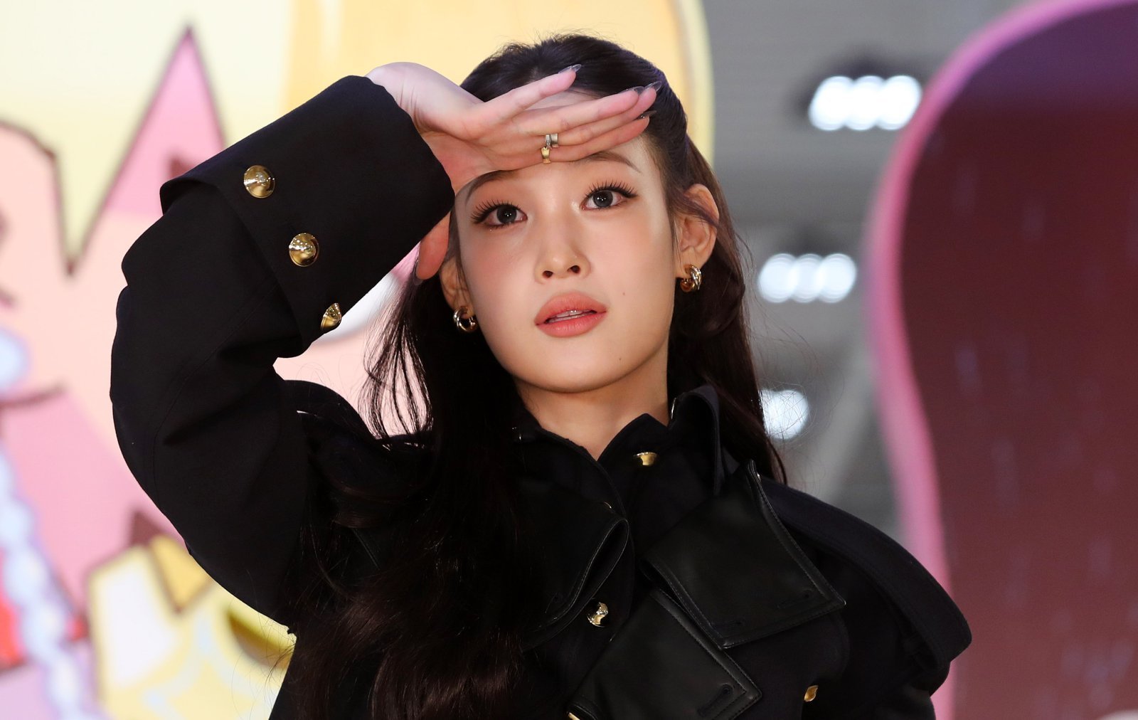 노란 수영복에 섹시한 몸매 어필하는 존예 처자