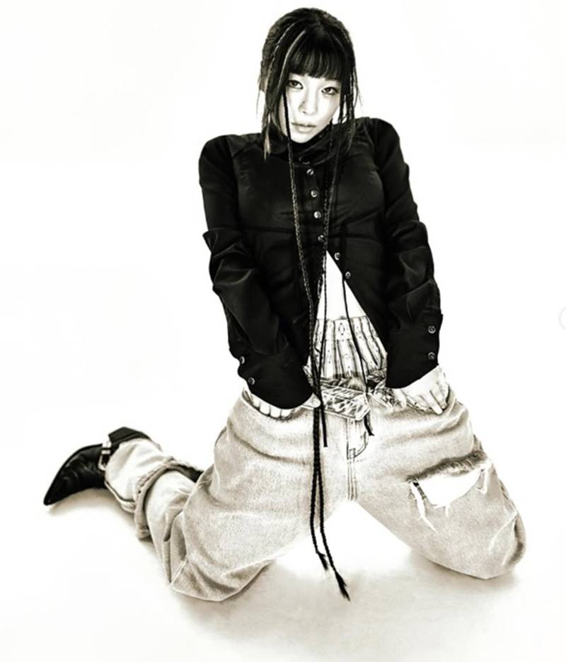 노란 수영복에 섹시한 몸매 어필하는 존예 처자