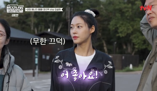 노란 수영복에 섹시한 몸매 어필하는 존예 처자