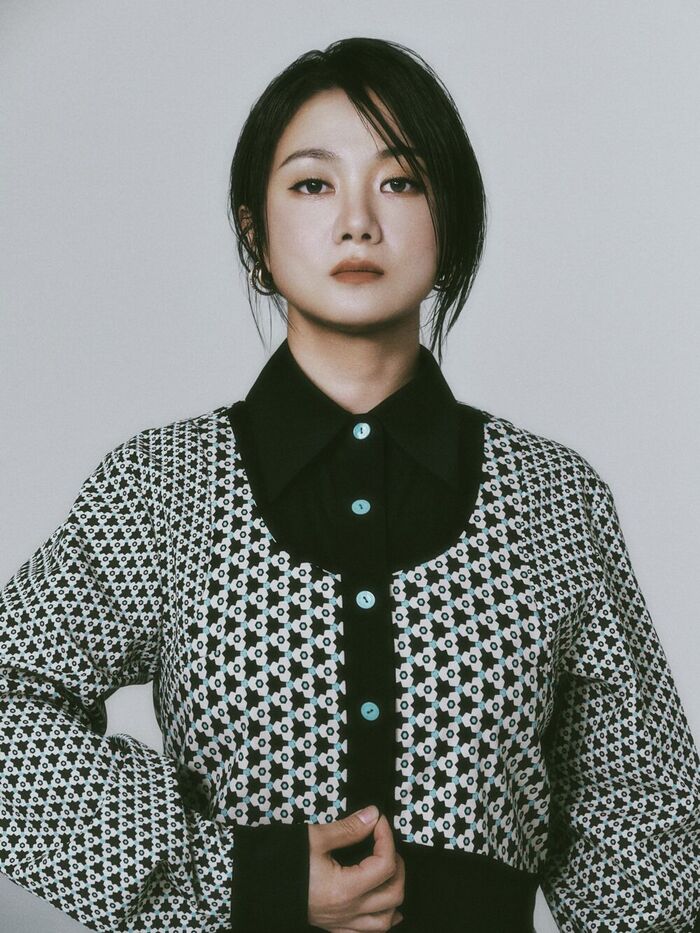 노란 수영복에 섹시한 몸매 어필하는 존예 처자