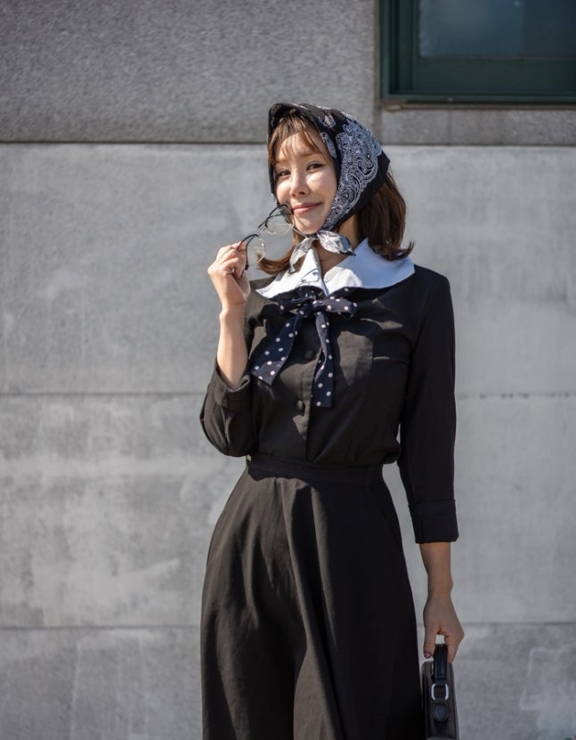 노란 수영복에 섹시한 몸매 어필하는 존예 처자