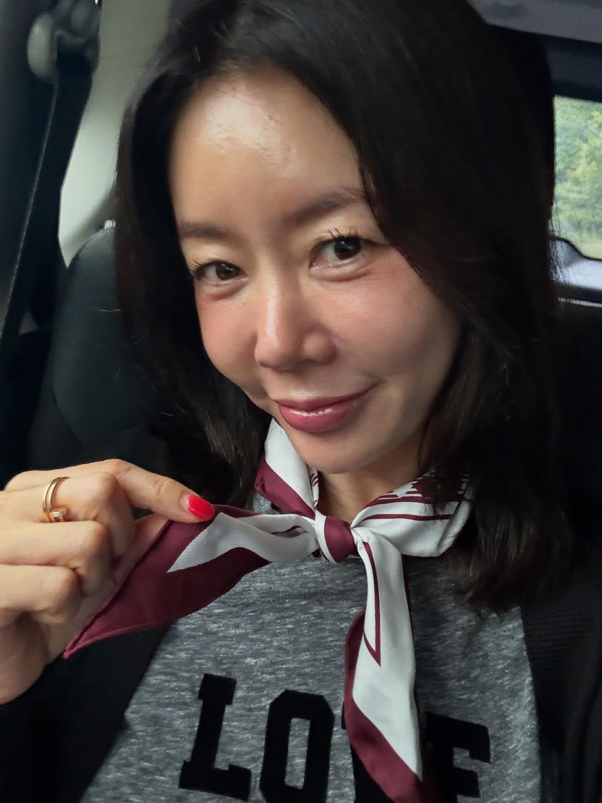 노란 수영복에 섹시한 몸매 어필하는 존예 처자