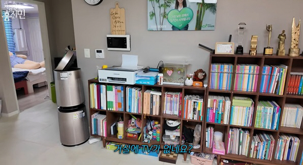 노란 수영복에 섹시한 몸매 어필하는 존예 처자