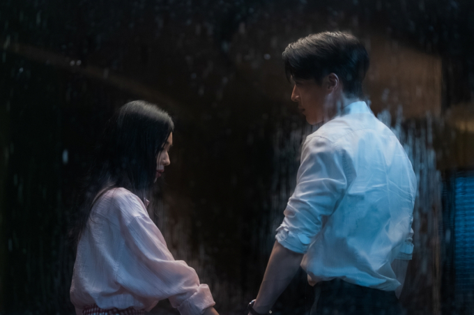 노란 수영복에 섹시한 몸매 어필하는 존예 처자