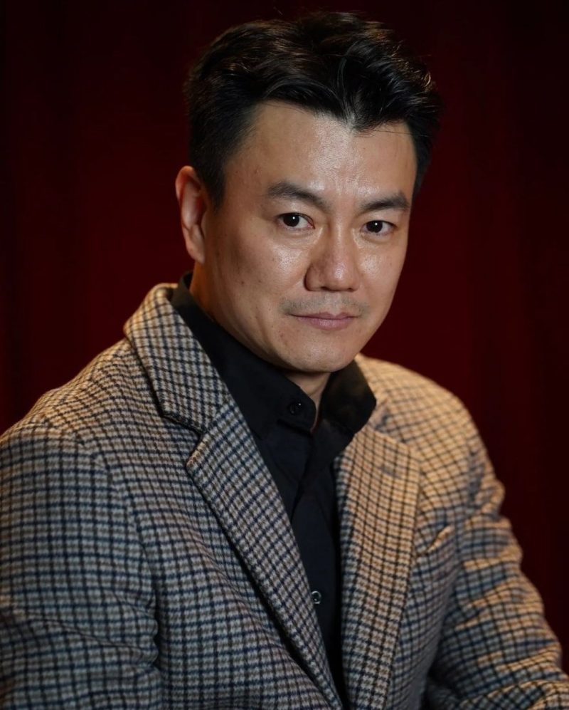 노란 수영복에 섹시한 몸매 어필하는 존예 처자