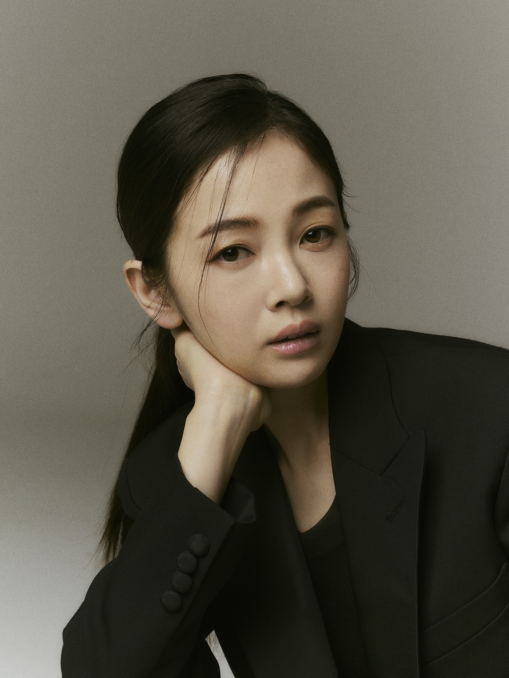 노란 수영복에 섹시한 몸매 어필하는 존예 처자