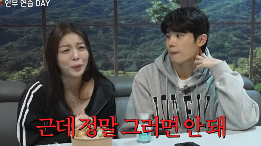 노란 수영복에 섹시한 몸매 어필하는 존예 처자