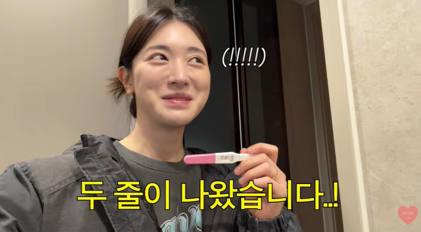 노란 수영복에 섹시한 몸매 어필하는 존예 처자