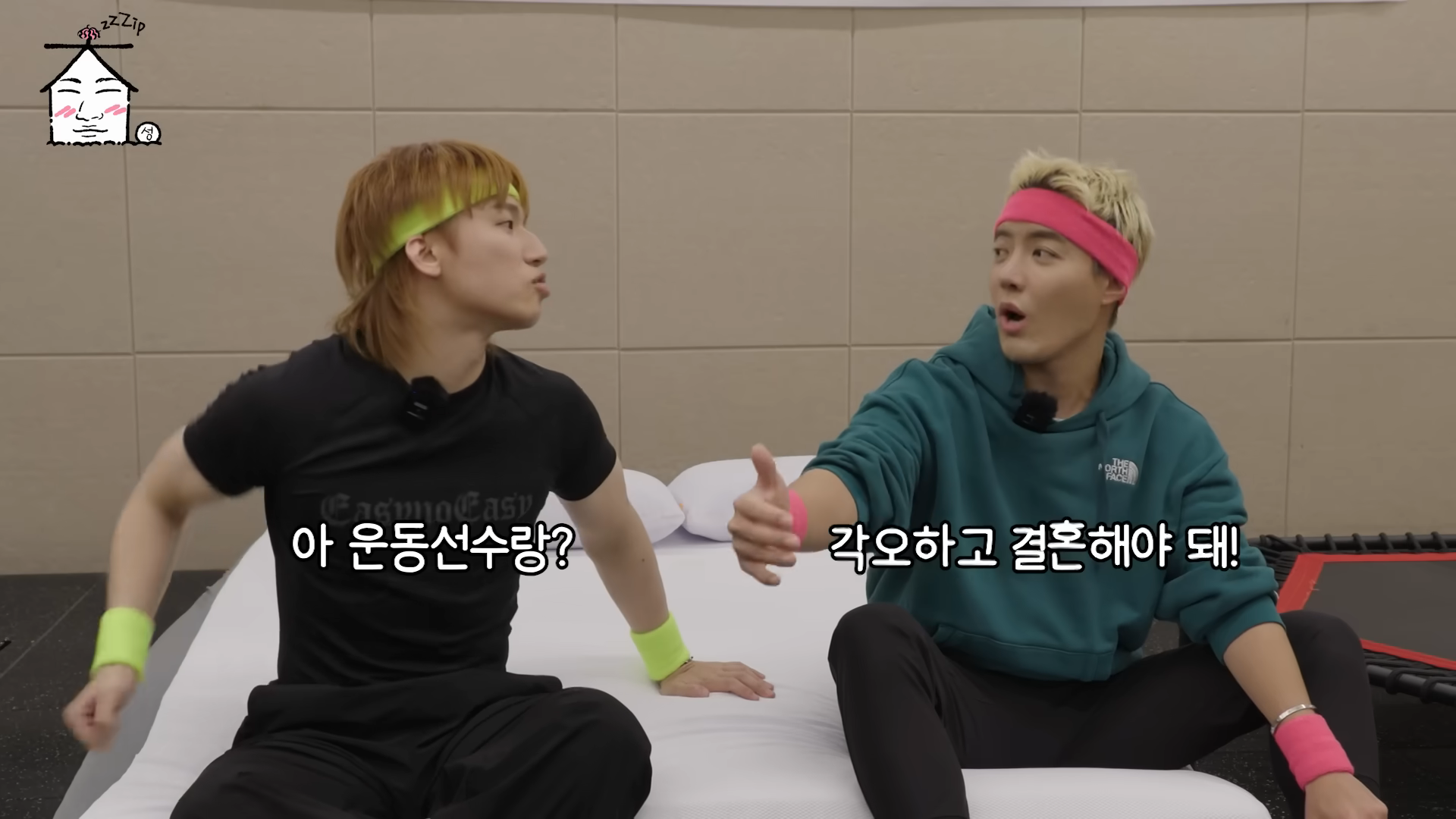 노란 수영복에 섹시한 몸매 어필하는 존예 처자