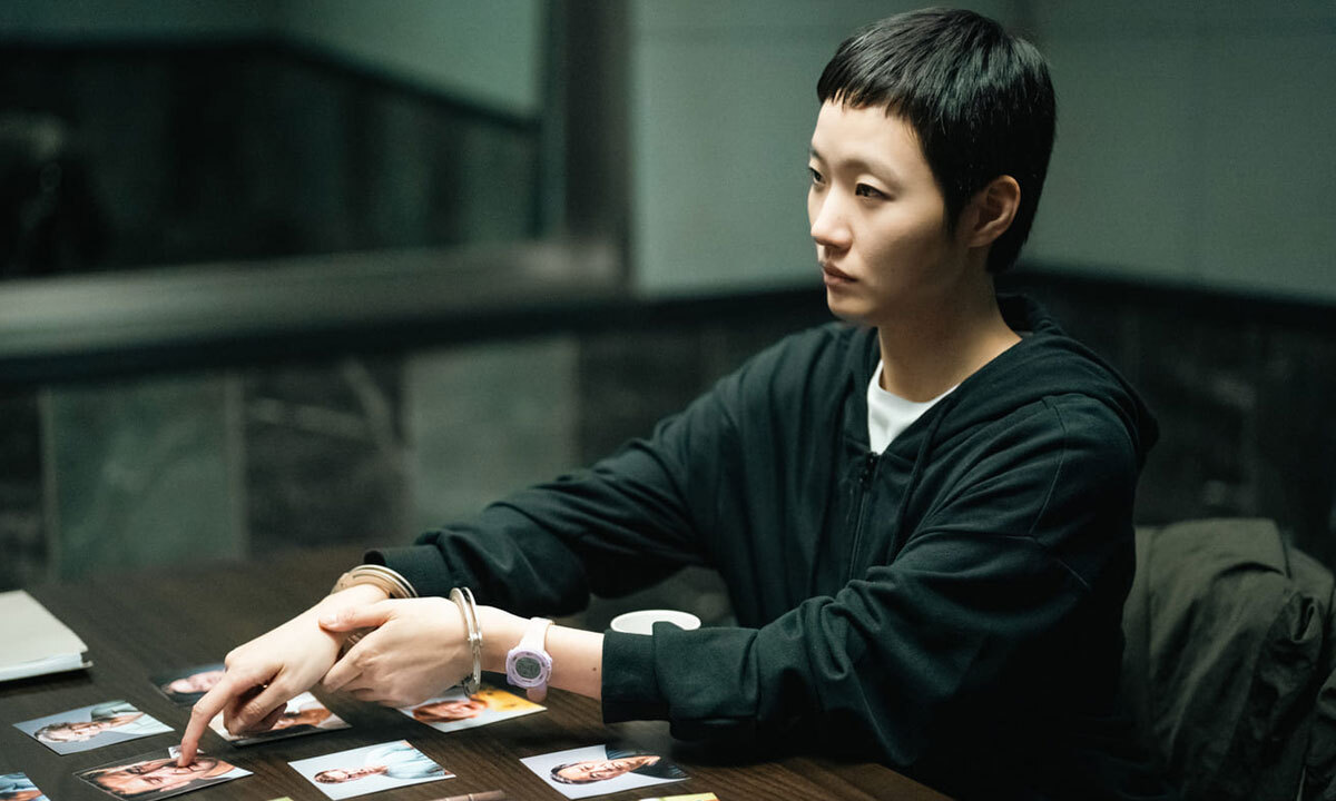 노란 수영복에 섹시한 몸매 어필하는 존예 처자