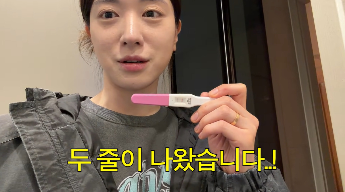 노란 수영복에 섹시한 몸매 어필하는 존예 처자