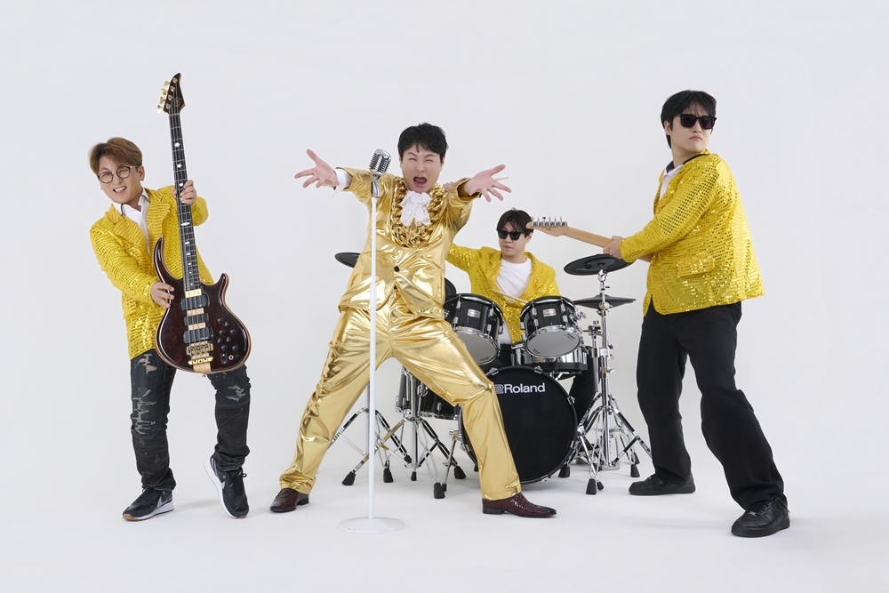 노란 수영복에 섹시한 몸매 어필하는 존예 처자