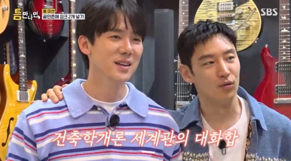 노란 수영복에 섹시한 몸매 어필하는 존예 처자