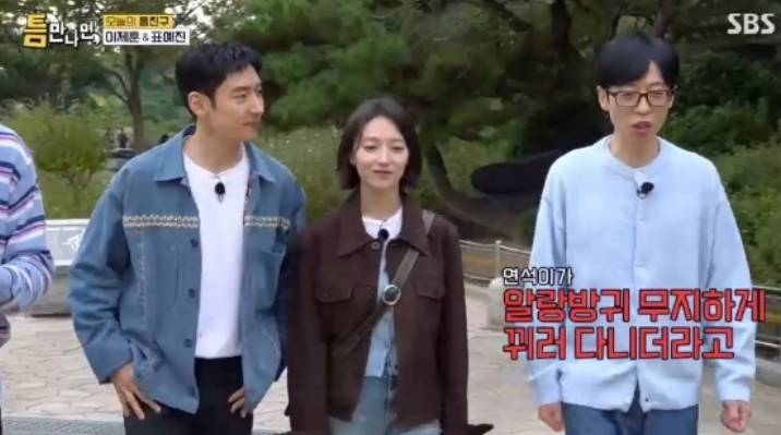 노란 수영복에 섹시한 몸매 어필하는 존예 처자