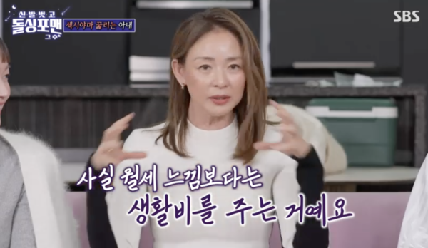 노란 수영복에 섹시한 몸매 어필하는 존예 처자