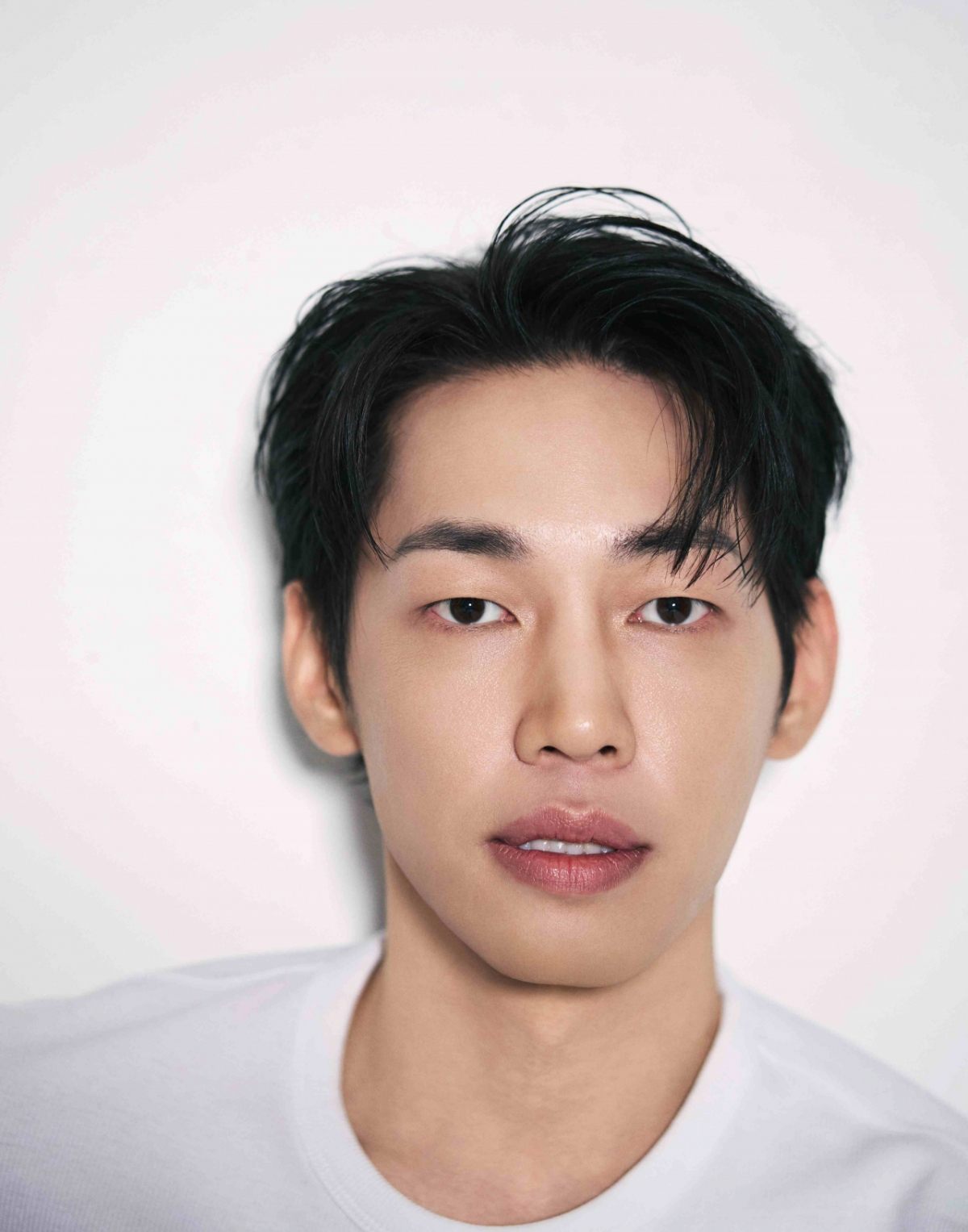 노란 수영복에 섹시한 몸매 어필하는 존예 처자