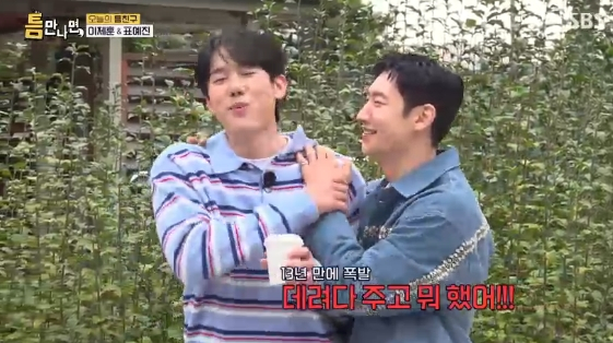 노란 수영복에 섹시한 몸매 어필하는 존예 처자