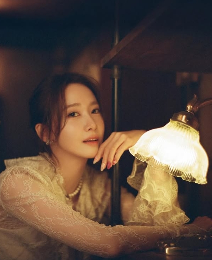 노란 수영복에 섹시한 몸매 어필하는 존예 처자