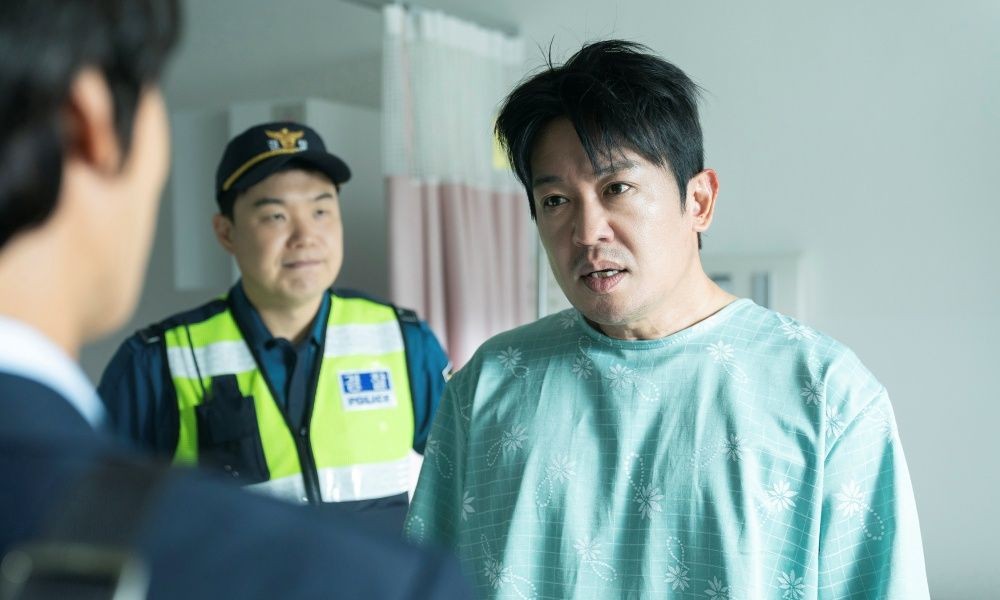 노란 수영복에 섹시한 몸매 어필하는 존예 처자