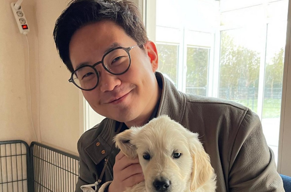 노란 수영복에 섹시한 몸매 어필하는 존예 처자