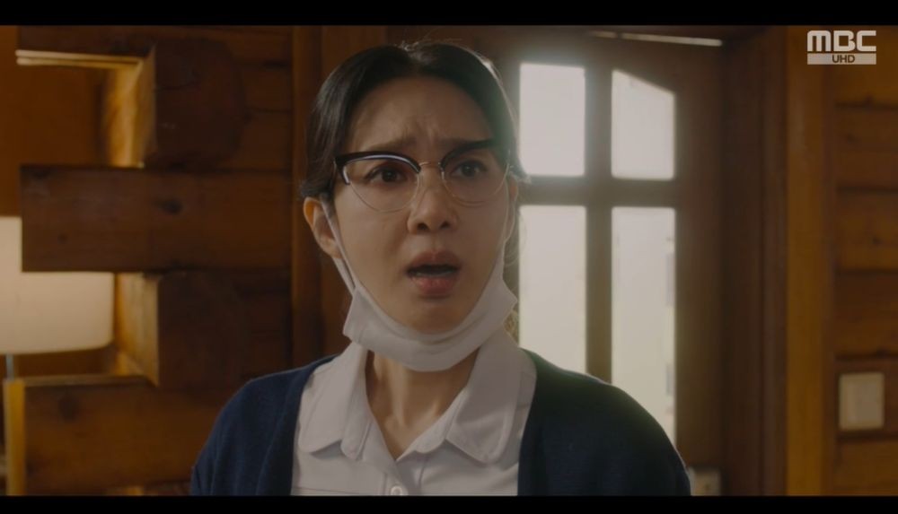 노란 수영복에 섹시한 몸매 어필하는 존예 처자