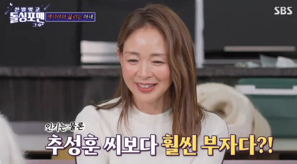 노란 수영복에 섹시한 몸매 어필하는 존예 처자