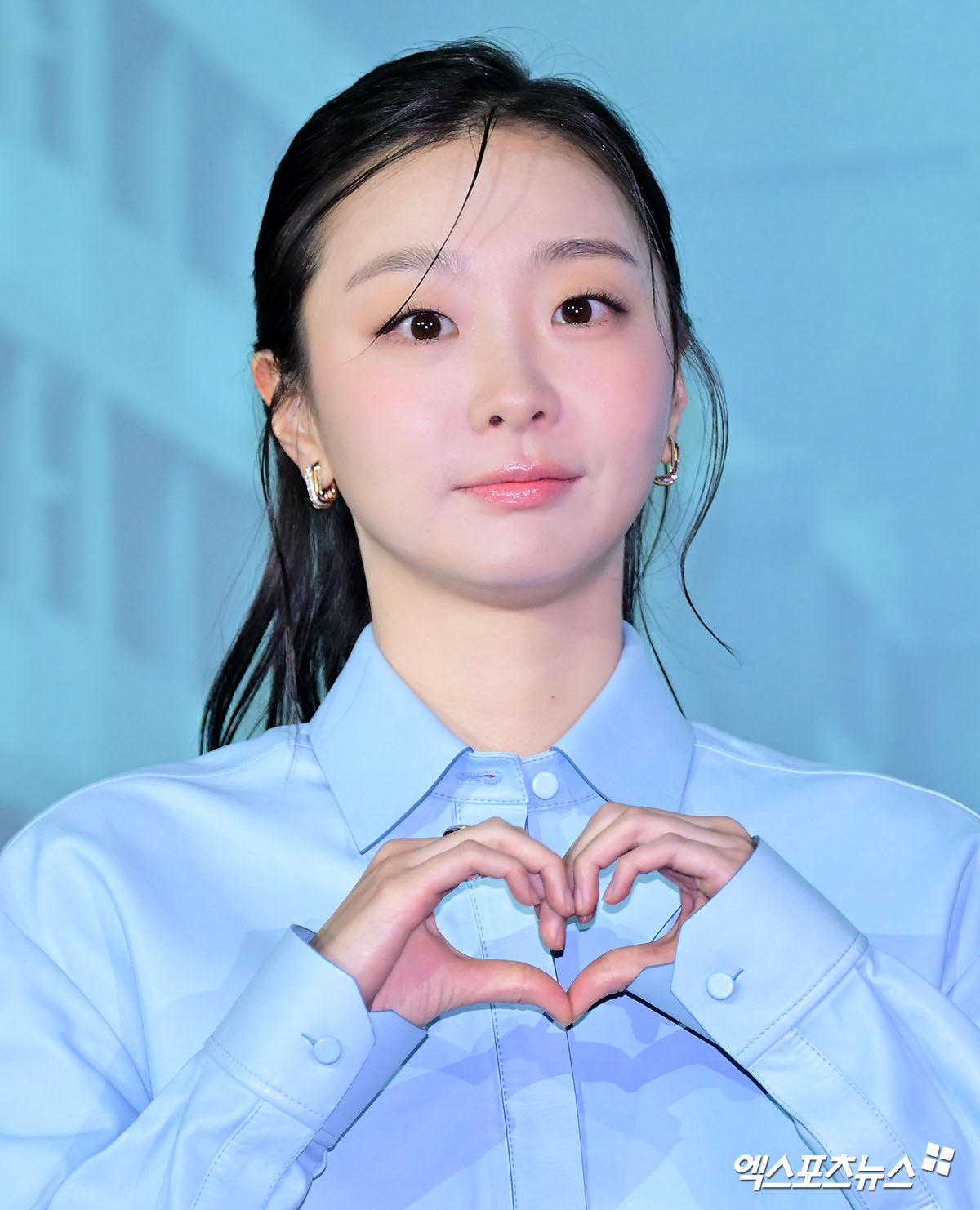 노란 수영복에 섹시한 몸매 어필하는 존예 처자