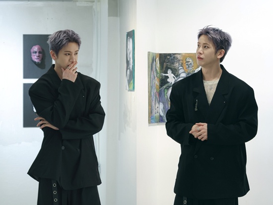 노란 수영복에 섹시한 몸매 어필하는 존예 처자