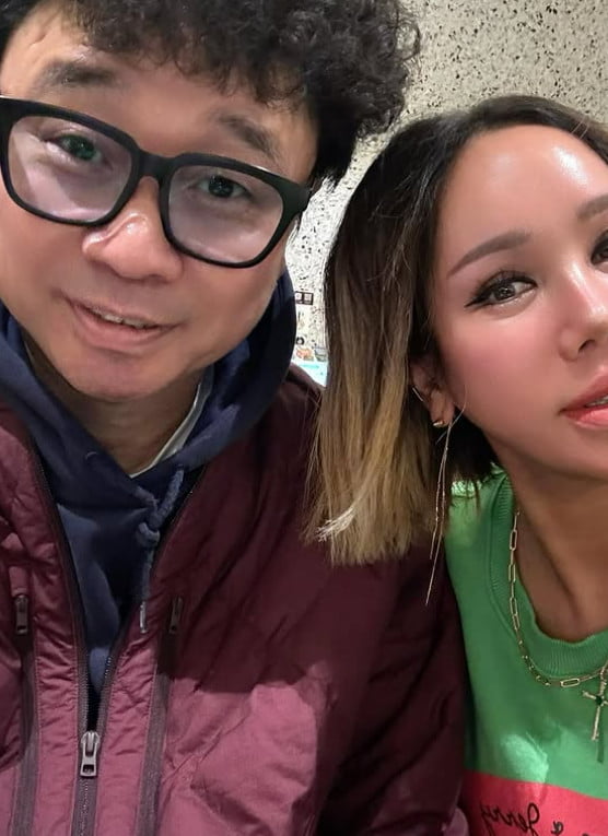 노란 수영복에 섹시한 몸매 어필하는 존예 처자