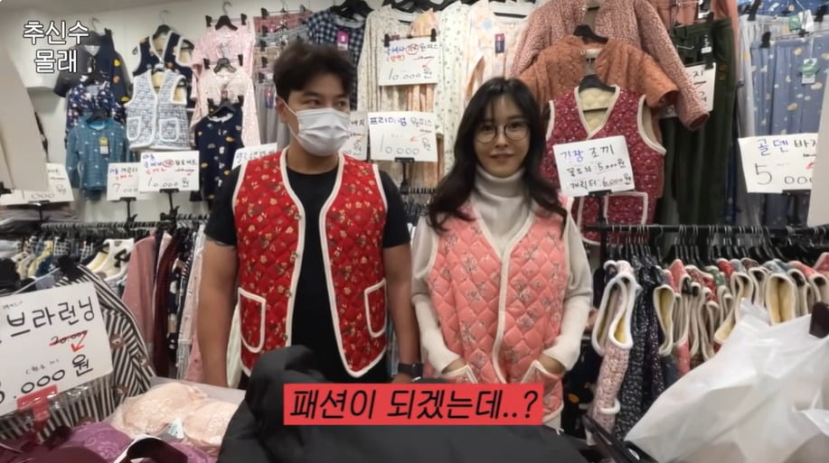 노란 수영복에 섹시한 몸매 어필하는 존예 처자