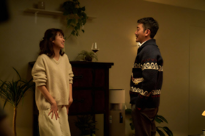 노란 수영복에 섹시한 몸매 어필하는 존예 처자