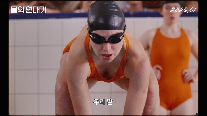 노란 수영복에 섹시한 몸매 어필하는 존예 처자