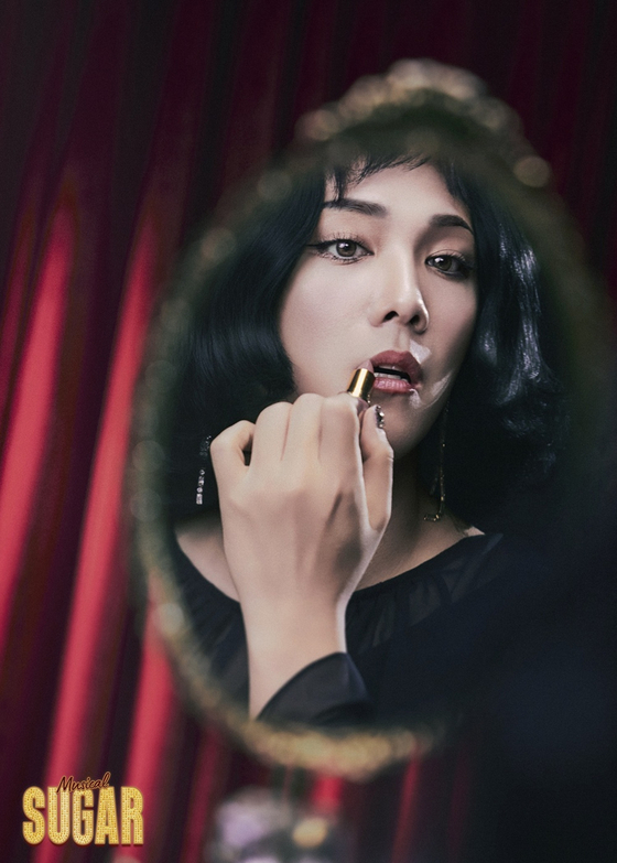 노란 수영복에 섹시한 몸매 어필하는 존예 처자