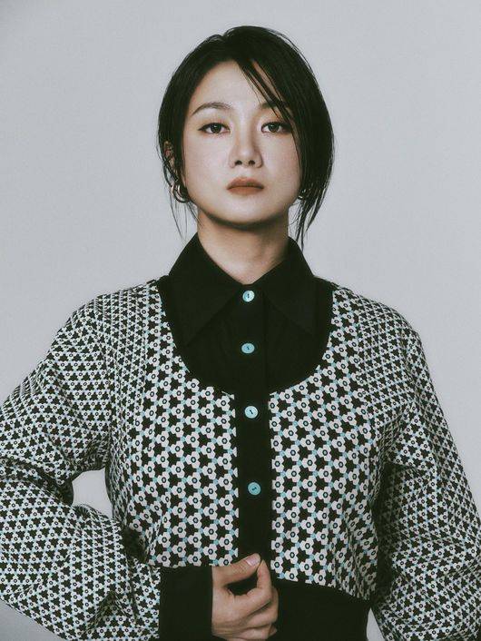 노란 수영복에 섹시한 몸매 어필하는 존예 처자