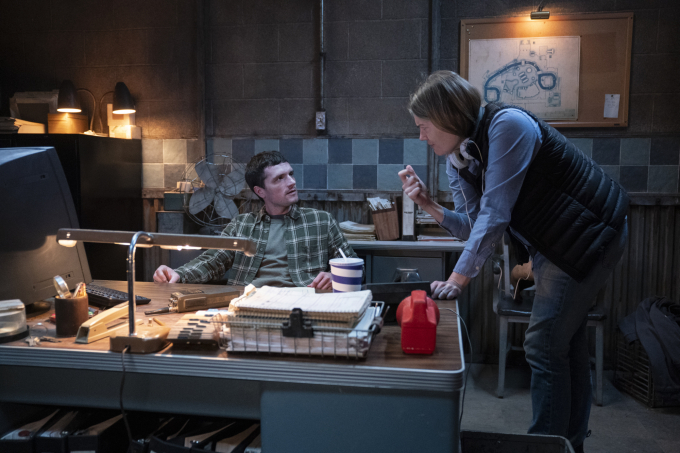 노란 수영복에 섹시한 몸매 어필하는 존예 처자