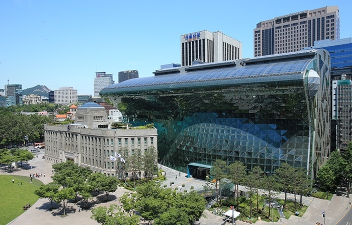 노란 수영복에 섹시한 몸매 어필하는 존예 처자