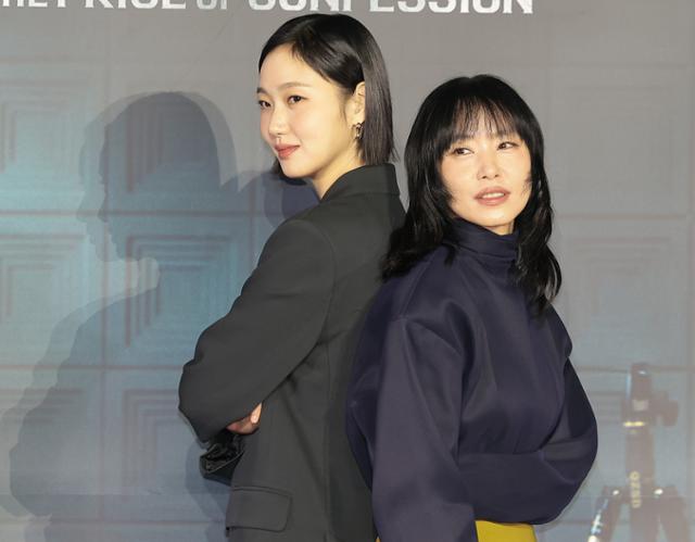 노란 수영복에 섹시한 몸매 어필하는 존예 처자