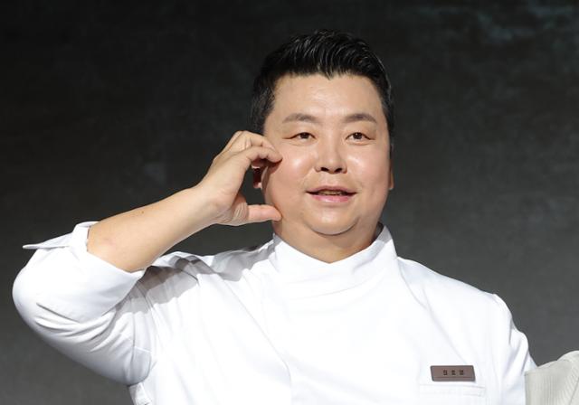 노란 수영복에 섹시한 몸매 어필하는 존예 처자