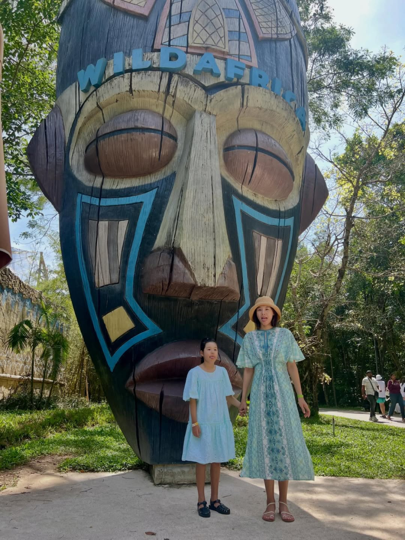 노란 수영복에 섹시한 몸매 어필하는 존예 처자