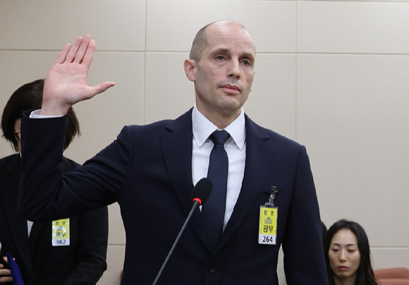 노란 수영복에 섹시한 몸매 어필하는 존예 처자