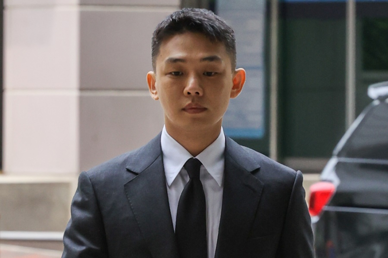 노란 수영복에 섹시한 몸매 어필하는 존예 처자