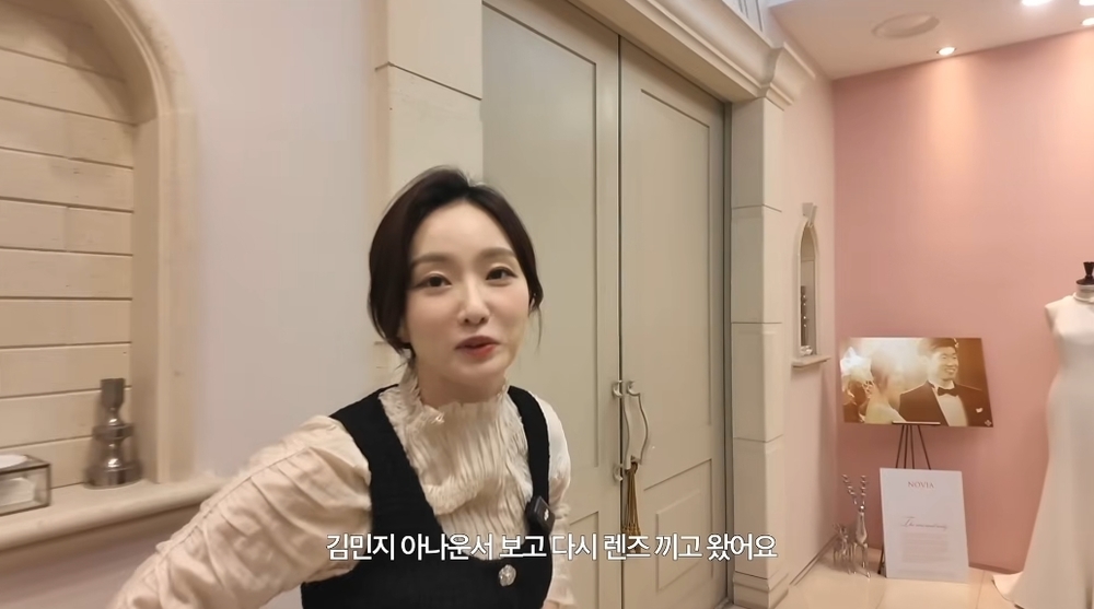 노란 수영복에 섹시한 몸매 어필하는 존예 처자