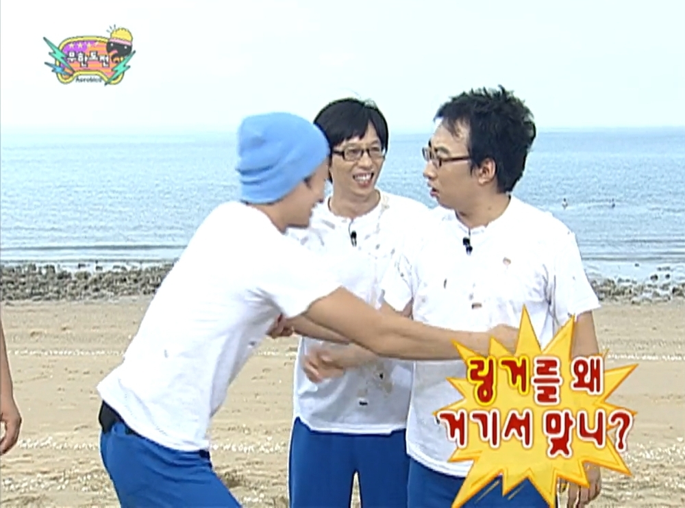 노란 수영복에 섹시한 몸매 어필하는 존예 처자