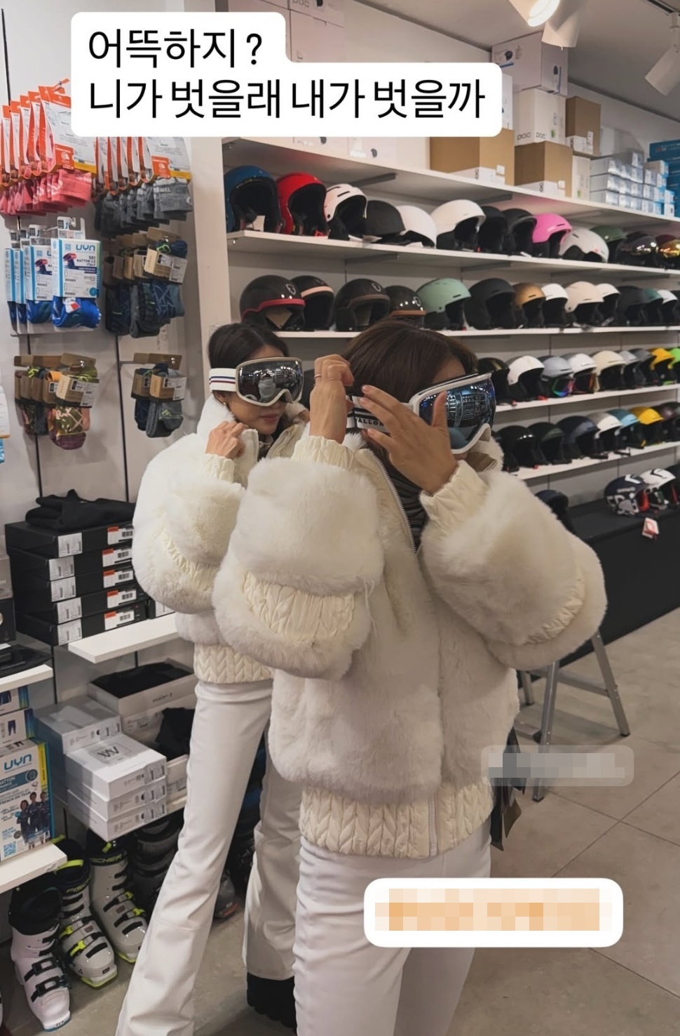 노란 수영복에 섹시한 몸매 어필하는 존예 처자